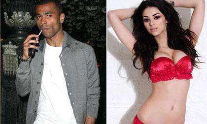 Ashley Cole bị chân dài 'cự tình'