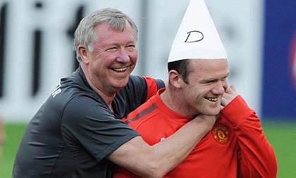 Rooney cúi đầu nhận phạt