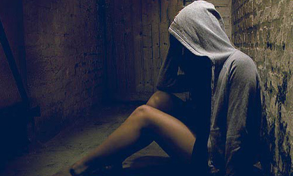 Trèo tường vào đòi 'yêu' người phụ nữ hơn mình 20 tuổi