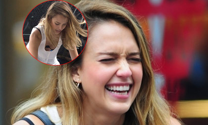 Jessica Alba tự tin vòng ngực hai con