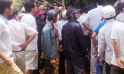 Phát hiện hai xác chết khô trong bụi rậm