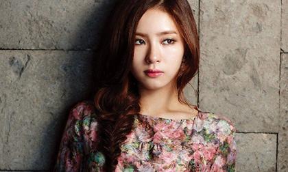 Shin Se Kyung đẹp dịu dàng với váy hoa