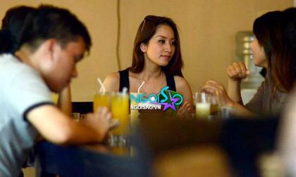 Khánh Thy mặt mộc, diện áo thun bó gợi cảm gặp bạn bè