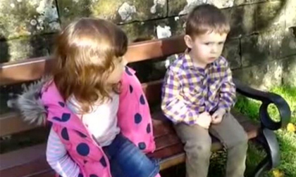 Clip màn dạy dỗ nổi tiếng của cô chị bốn tuổi