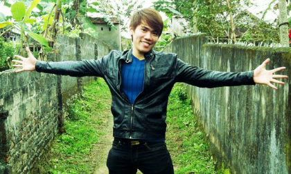 Tiếp viên hàng không điển trai gửi video clip tặng chương trình Starlook