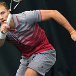 Tay vợt đẹp trai bị dân đồng tính xem tắm trộm tại Việt Nam