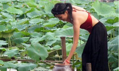 Bi hài chuyện giữ gái làng, đánh nhầm “bố vợ”