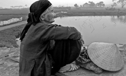 Con trai kiện mẹ đòi tiền phụng dưỡng, đồ thờ cúng cho bố và em trai