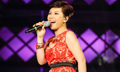 Thí sinh "đá xoáy" Bảo Anh rời cuộc chơi Idol