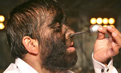 "Người sói" biểu diễn tuyệt chiêu