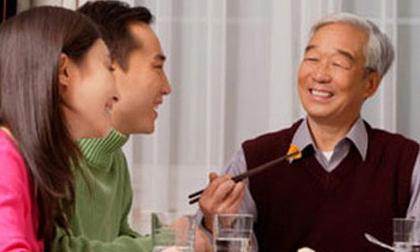 Bố chồng đề nghị mặc áo ngực cho con dâu