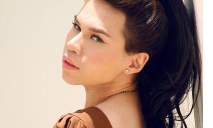 Gặp NTK chuyển giới có vẻ ngoài giống Hồ Ngọc Hà