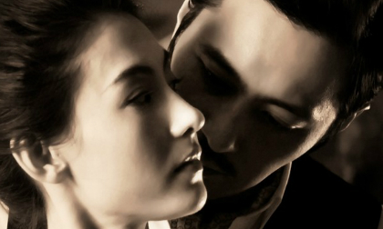 Phim 19+ của Jang Dong Gun hết vé sau... 12 giây!