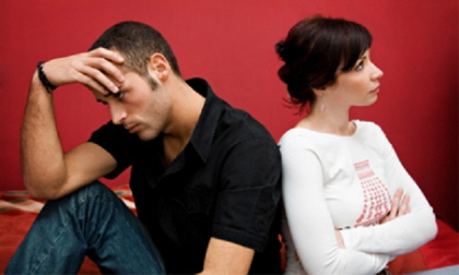 Người đàn ông bán đấu giá... vợ mình