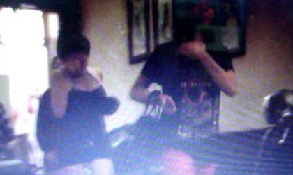 Clip: Cận cảnh gái mại dâm xếp hàng diễn như mẫu để khách lựa chọn