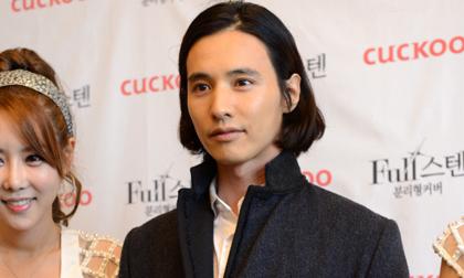 Mỹ nam Wonbin "khoe" tóc dài bồng bềnh lãng tử