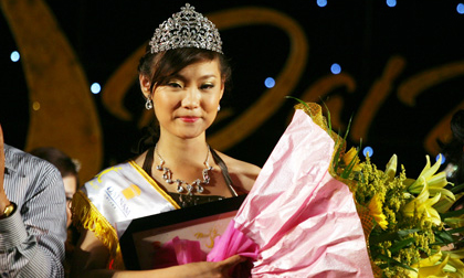 Lộ diện hoa khôi ở 'trường nhà giàu'