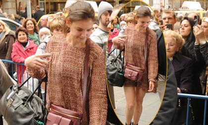 Katie Holmes đầu bù tóc rối, ăn mặc như "con buôn"