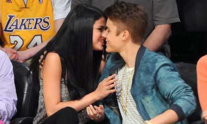 Loạt ảnh thân mật của Justin Bieber và Selena Gomez