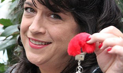 Li dị vì chồng không chịu "diễn" cảnh ái ân theo tiểu thuyết