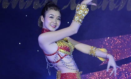 Thí sinh Imiss Thăng Long phô diễn tài năng