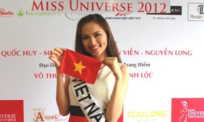 Diễm Hương xinh tươi trong buổi nhận thư mời tham gia Hoa Hậu Hoàn Vũ 2012