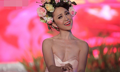 Các bộ váy quây làm kiều nữ Việt 'mất mặt'