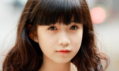 Nữ sinh Hà Nội gây sốt vì gương mặt xinh như búp bê