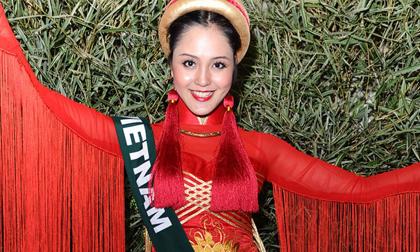 Hoàng Anh trong phần thi "Trang phục truyền thống"