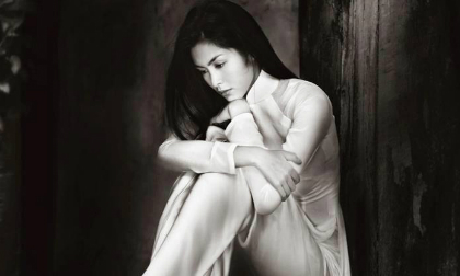 Hà Tăng tái xuất với vẻ đẹp u buồn trong tà áo dài dân tộc