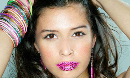 Mốt 'dán môi' của thiếu nữ sành điệu
