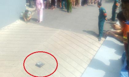 Bé gái 4 tuổi rơi từ tầng 15 cùng chiếc iPad