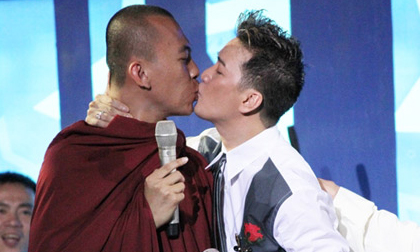 Sẽ xử lý nghiêm "nhà sư khóa môi Đàm Vĩnh Hưng"