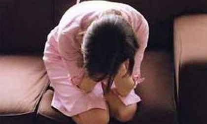 "Yêu râu xanh" cưỡng hiếp cháu họ có thai 8 tháng