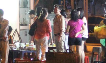 Mr. Đàm đưa trò cưng và phụ huynh đi ăn đêm sau liveshow The Voice