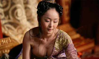 Mỹ nhân cổ trang cũng thích 'chèn ép' vòng một