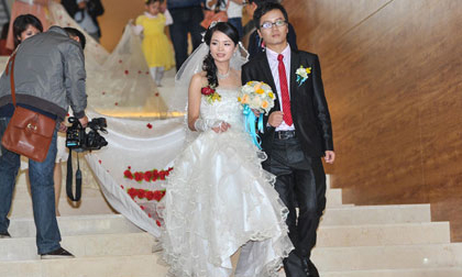 Chiếc váy cưới dài 520 mét