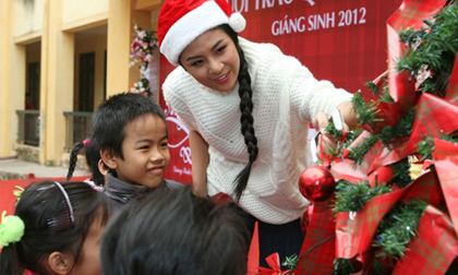 "Giáng sinh yêu thương" - Hơn 3.000 phần quà cho các trẻ em kém may mắn