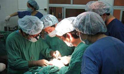 Bé trai 10 tuổi "mang thai" hiếm gặp