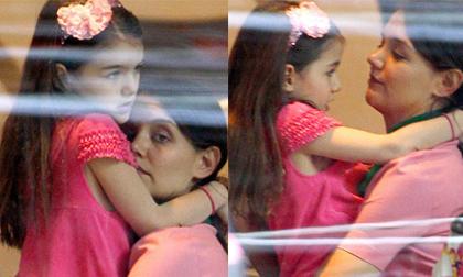 Suri cực tình cảm chúc mừng sinh nhật mẹ