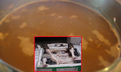 Ám ảnh nước lèo ninh bằng chân trâu bò thối