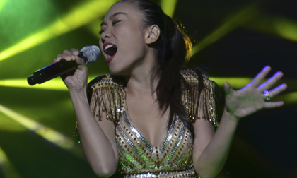 Đoan Trang tưng bừng đón Noel trên sân khấu xứ Kim Chi