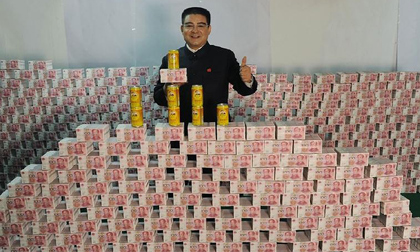 Hình ảnh núi tiền mặt 1,5 tấn của tỷ phú Trung Quốc