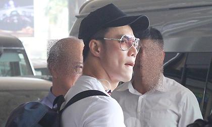 Chồng Thúy Vinh về VN đón năm mới cùng vợ con