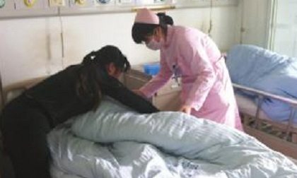 Mẹ lên cơn điên cắn đứt ‘của quý’ của con