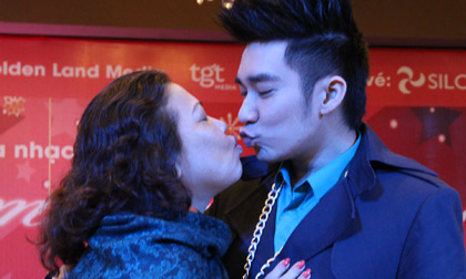 Quang Hà khóa môi chị Siu tại buổi họp báo "Đêm an lành"