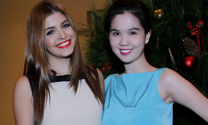 Ngọc Trinh nổi bật gam xanh đọ dáng cùng chân dài Venus miền Bắc