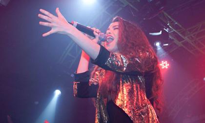 Hồ Ngọc Hà diện "quả đầu" sư tử, nhảy "điên đảo"