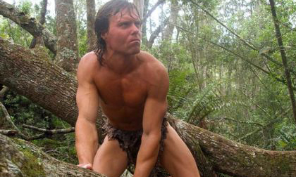 Chàng trai sống trong rừng để trở thành Tarzan