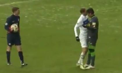 Tình huống ăn vạ lố bịch nhất trong bóng đá